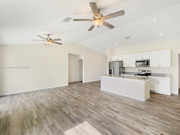 3rd image of 925 5th Ave
