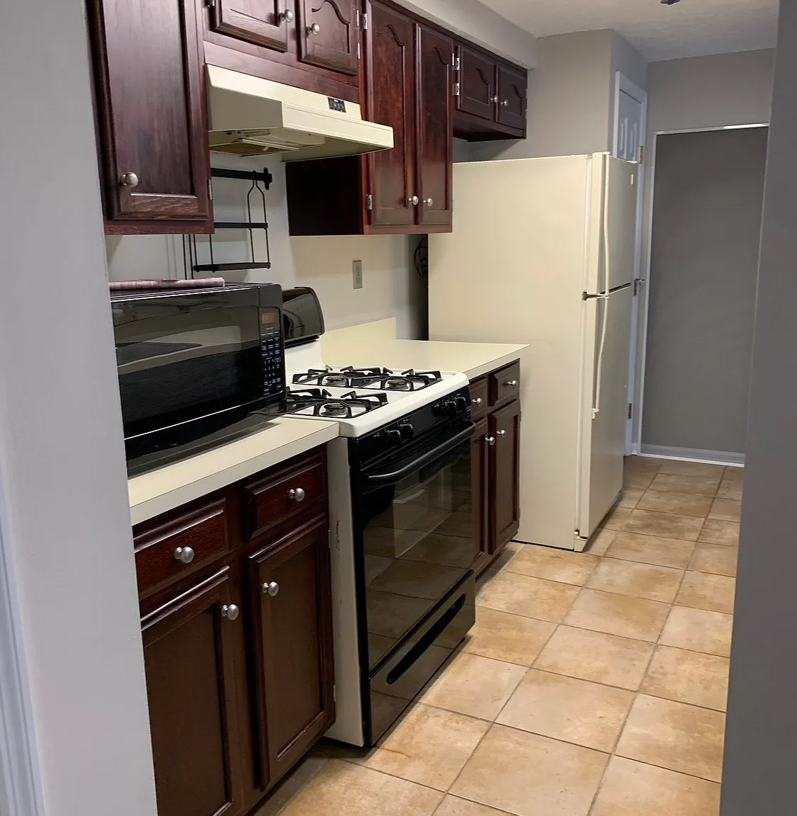 2 bed, 1100 sqft, $2,300 — Photo 4