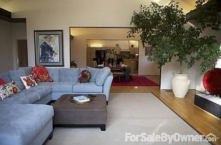 Livingroom : Main Livingroom view looking from front window through diningroom to Kitchen