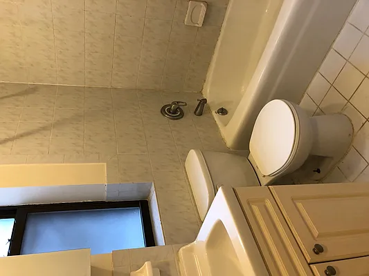 Rented by One New York Realty Inc | media 18