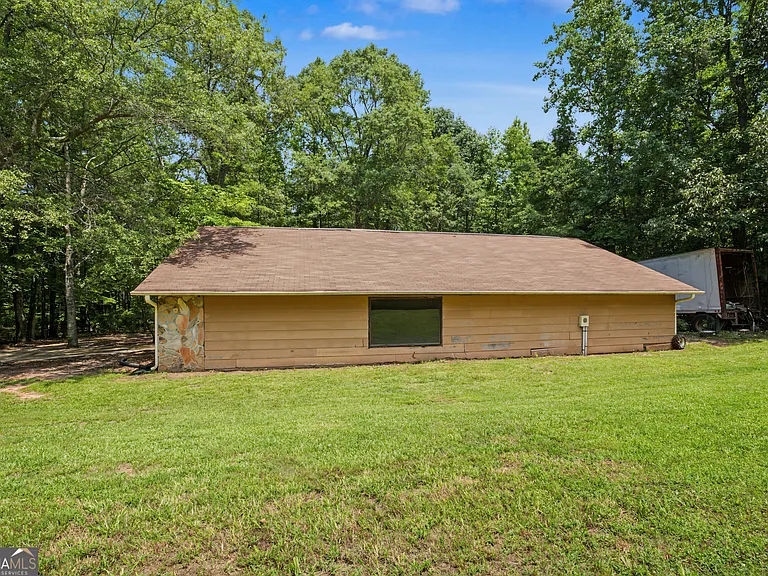 241 Busbin Rd — Photo 27
