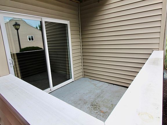 3rd image of 1348 Bradley Dr #4B-2Ba