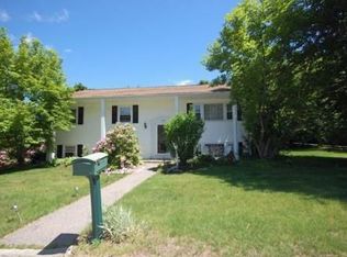 76 Wethersfield Rd, Bellingham, MA 02019