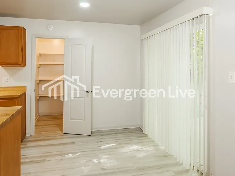 917 Bedford Dr SW — Photo 5