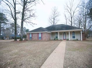 936 Mountain Crest Dr, Jackson, MS 39272