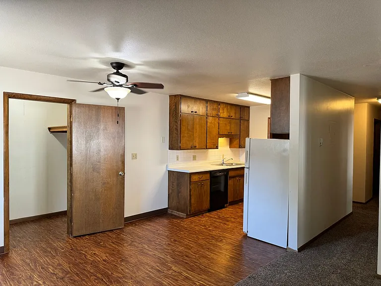 Cottonwood Apartments — Photo 15
