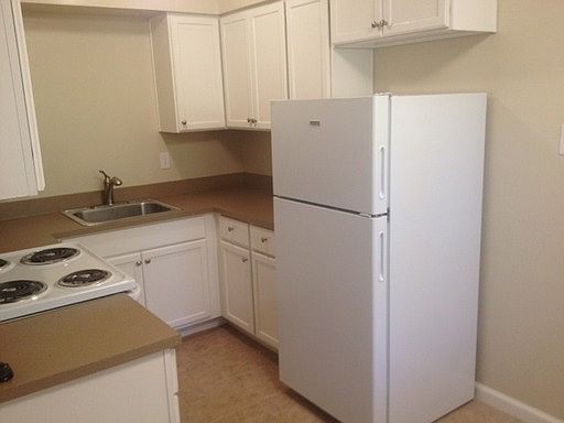2nd image of 2415 D St APT 4