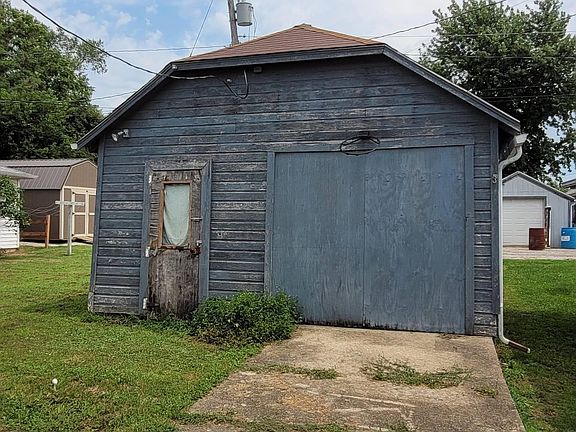 4th image of 203 N Barnes St