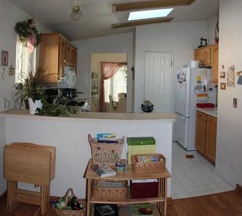 4th image of 411 Los Encinos Ave #411