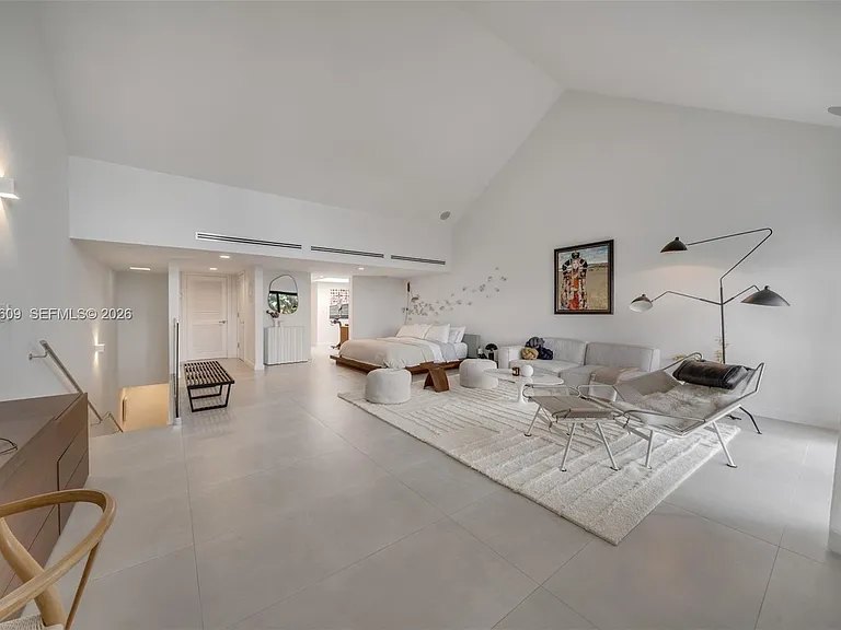 NE Quaybridge Ct — Photo 15