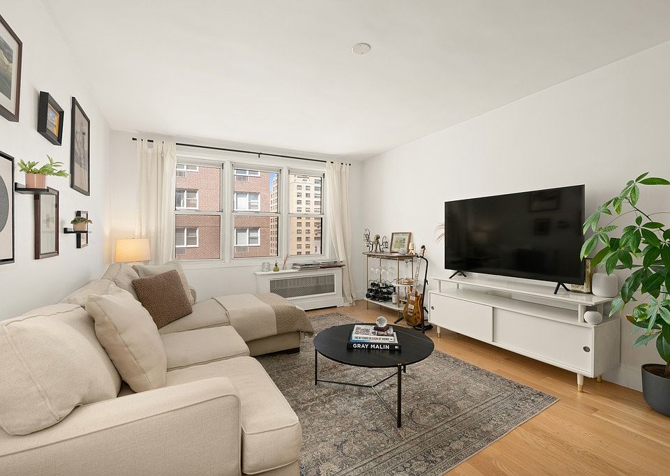1st image of 160 E 27th St APT 8B