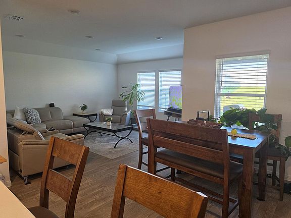5th image of 136 Las Lomas Dr