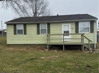 28 Epling St, Elizabeth, WV 26143