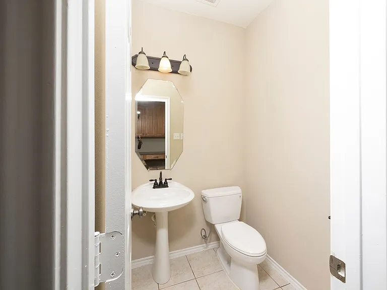 2404 Heather Glen Dr — Photo 8