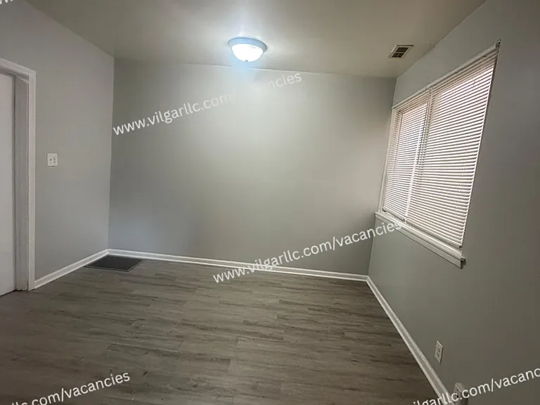 4842 Northcote Ave — Photo 6