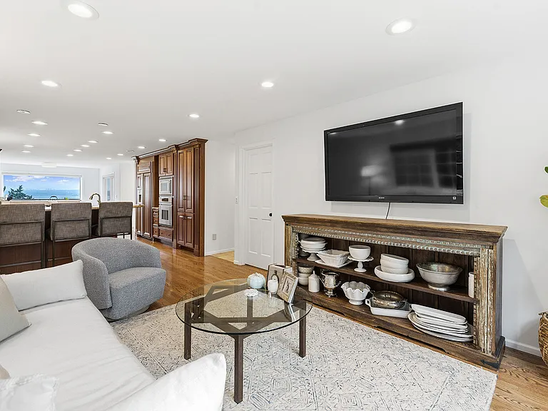 Family Room with Lake, City and Mountain views as well!