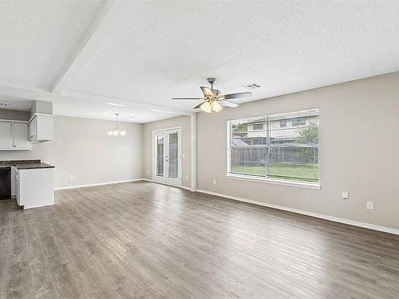 4th image of 811 Garden Grv