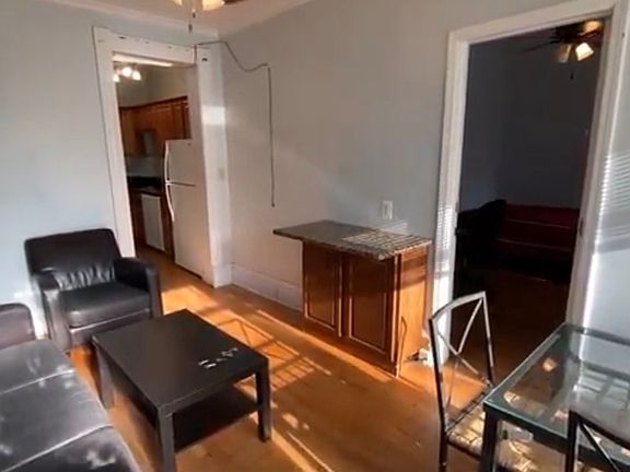 4th image of 922 S State St APT 1