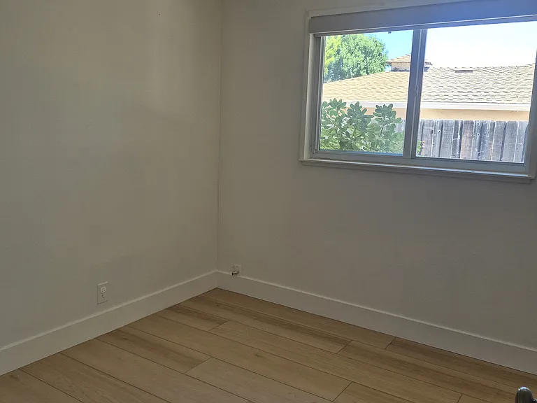 1280 Theresa Ave — Photo 29