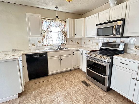 3rd image of 127 Kings Rd