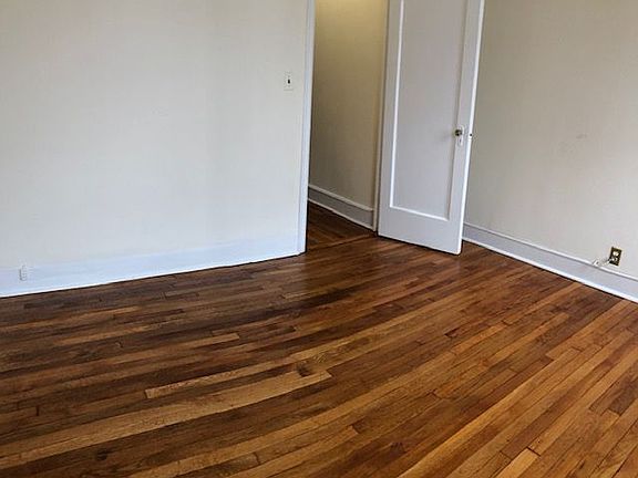 4th image of 3146 45th St APT 1C