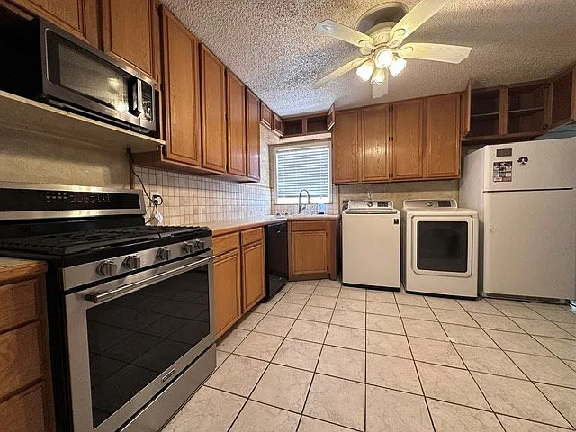 3773 Highland Dr — Photo 2