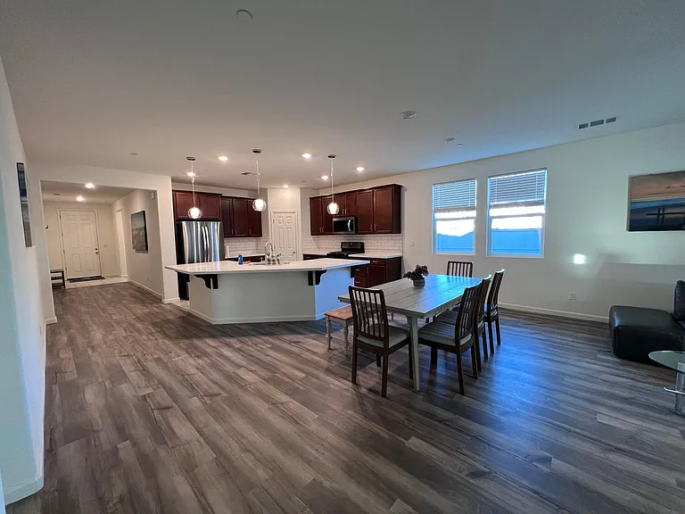1400 Van Zee Dr — Photo 14