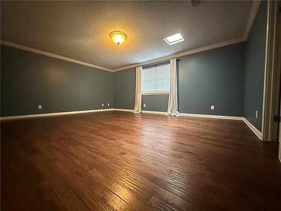 3rd image of 3412 Tolmas Dr