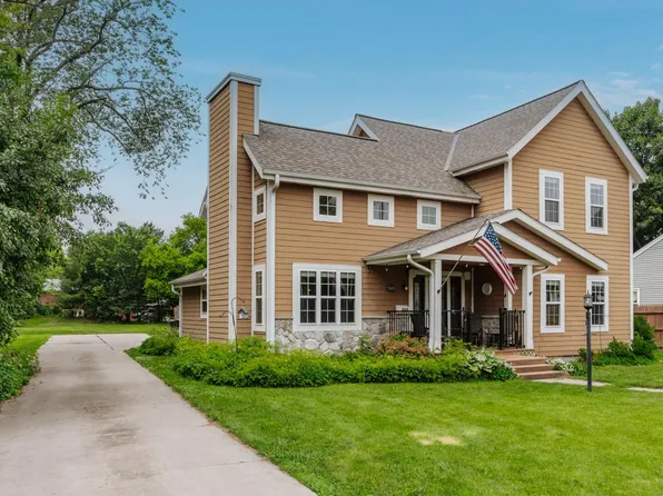 860 S Silver Lake STREET, Oconomowoc, WI 53066