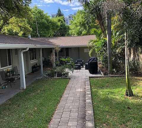 Fenced In Courtyard - dog friendly!