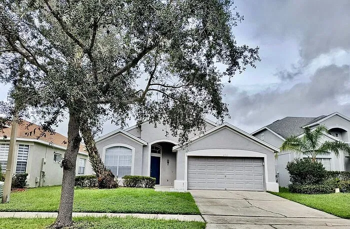 3 bed, 2.0 bath, 1687 sqft, $2,300 — Photo 2