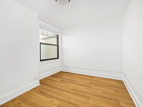 2nd image of 424 11th St E