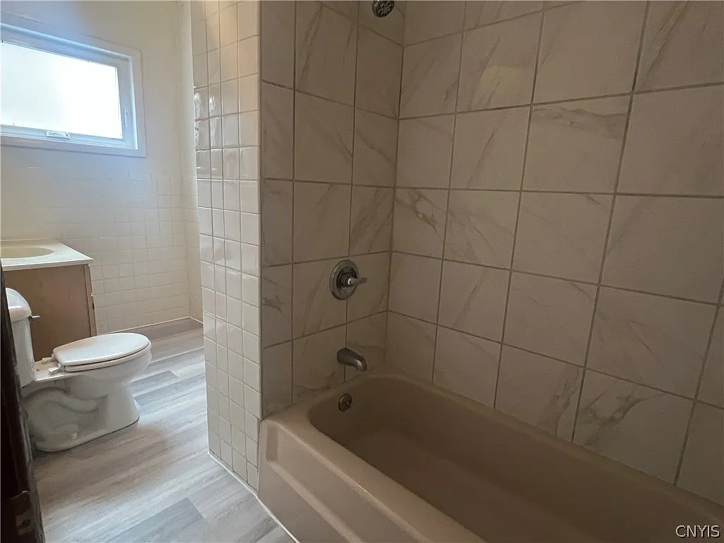 2 bed, 1.0 bath, 1250 sqft, $1,600 — Photo 4