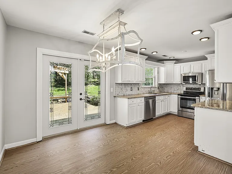 3127 Creekview Ln — Photo 13
