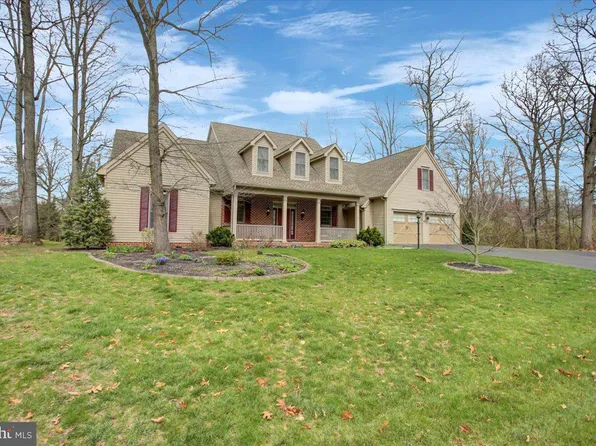 6713 Fairway Dr E, Fayetteville, PA 17222