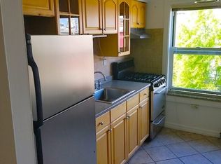2036 33rd St, Astoria, NY 11105