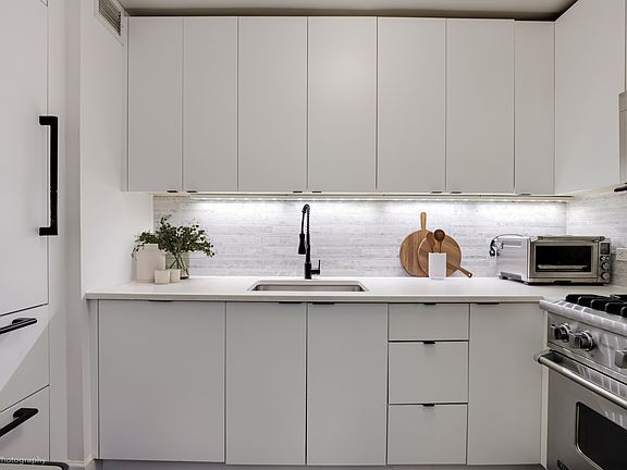 4th image of 200 E 94th St APT 1115