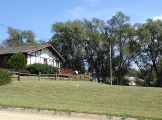 316 N Oak St, Solomon, KS 67480