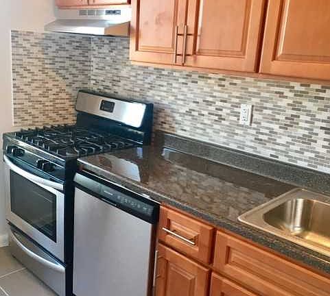 3rd image of 1427 Taylor Ave APT 39