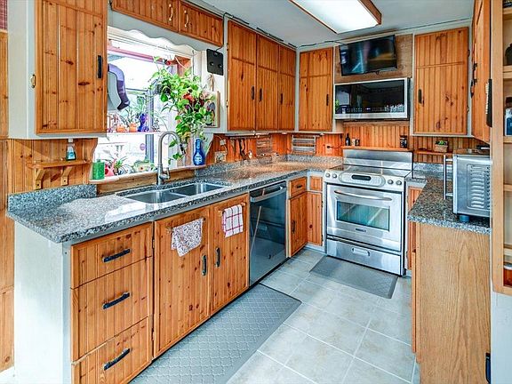 3rd image of 5203 Maywood Road