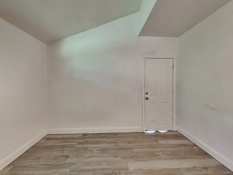 7345 Linda Dr — Photo 6