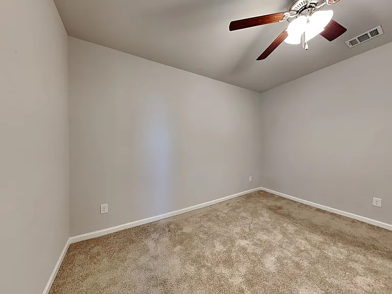 545 Hazeltine Rd — Photo 10