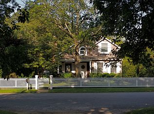 10 New Jersey Ave, Bellport, NY 11713