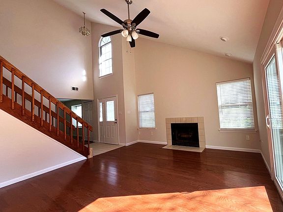 2nd image of 40 Roxbury Ct #H