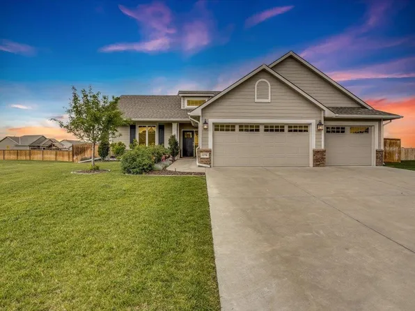 1170 N Countrywalk Ct, Rose Hill, KS 67133