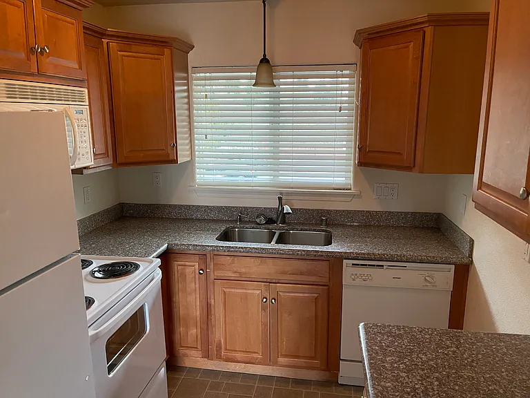 1203 Cowlitz Way #3 — Photo 5