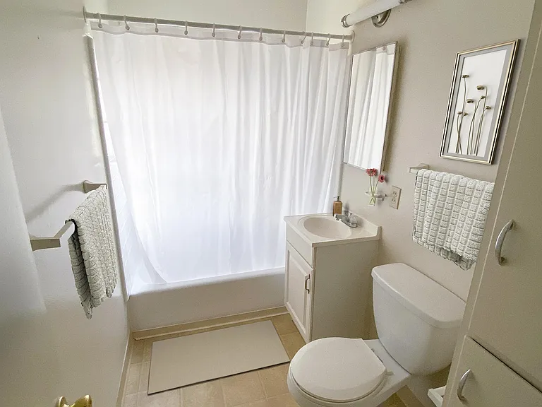 850 Calderon Ave #12 — Photo 5