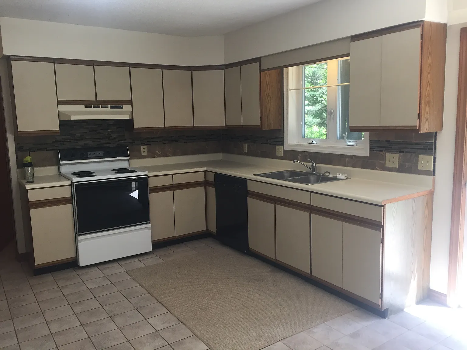 2 bed, 1100 sqft, $2,400 — Photo 4