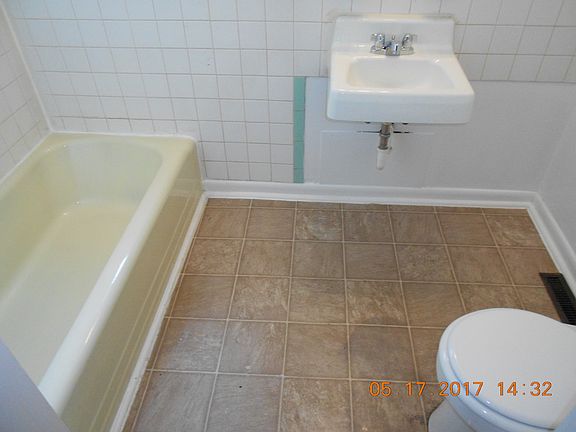3rd image of 3410 Walnut St APT 1