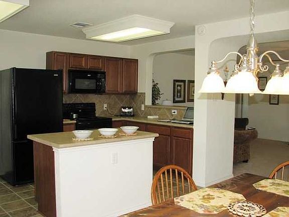 3rd image of 4608 Woodstock Dr